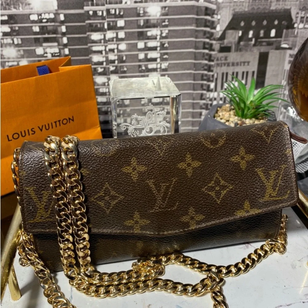 Authentic Louis Vuitton Monogram Sarah Wallet